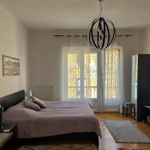 King One In The Center - Netflix Apartamento