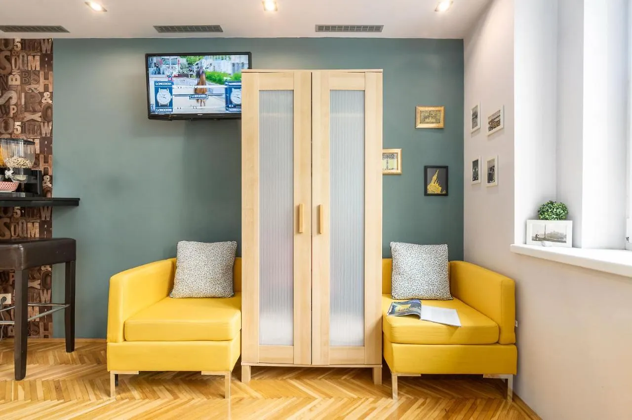 Riverbank Apartment At Parliament Budapest