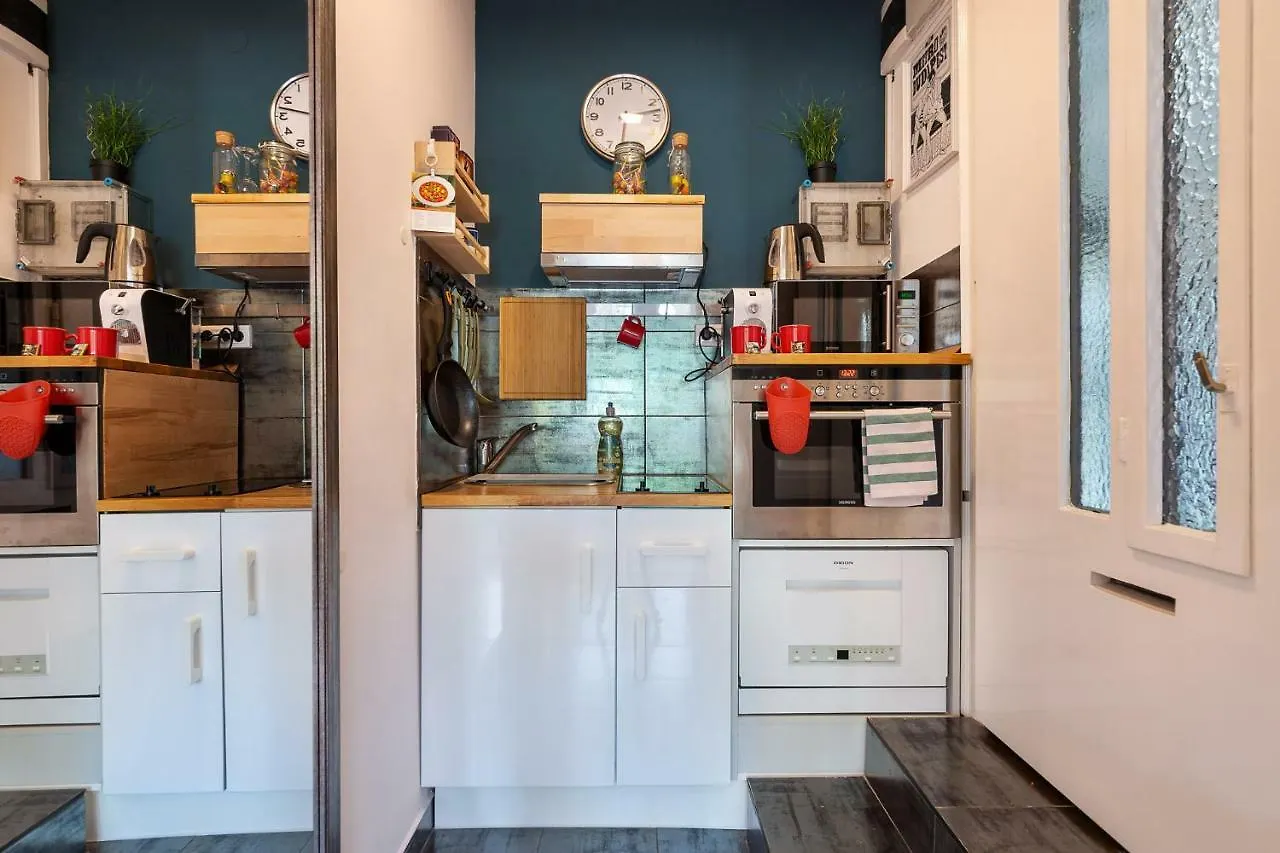 Riverbank Apartment At Parliament Budapest